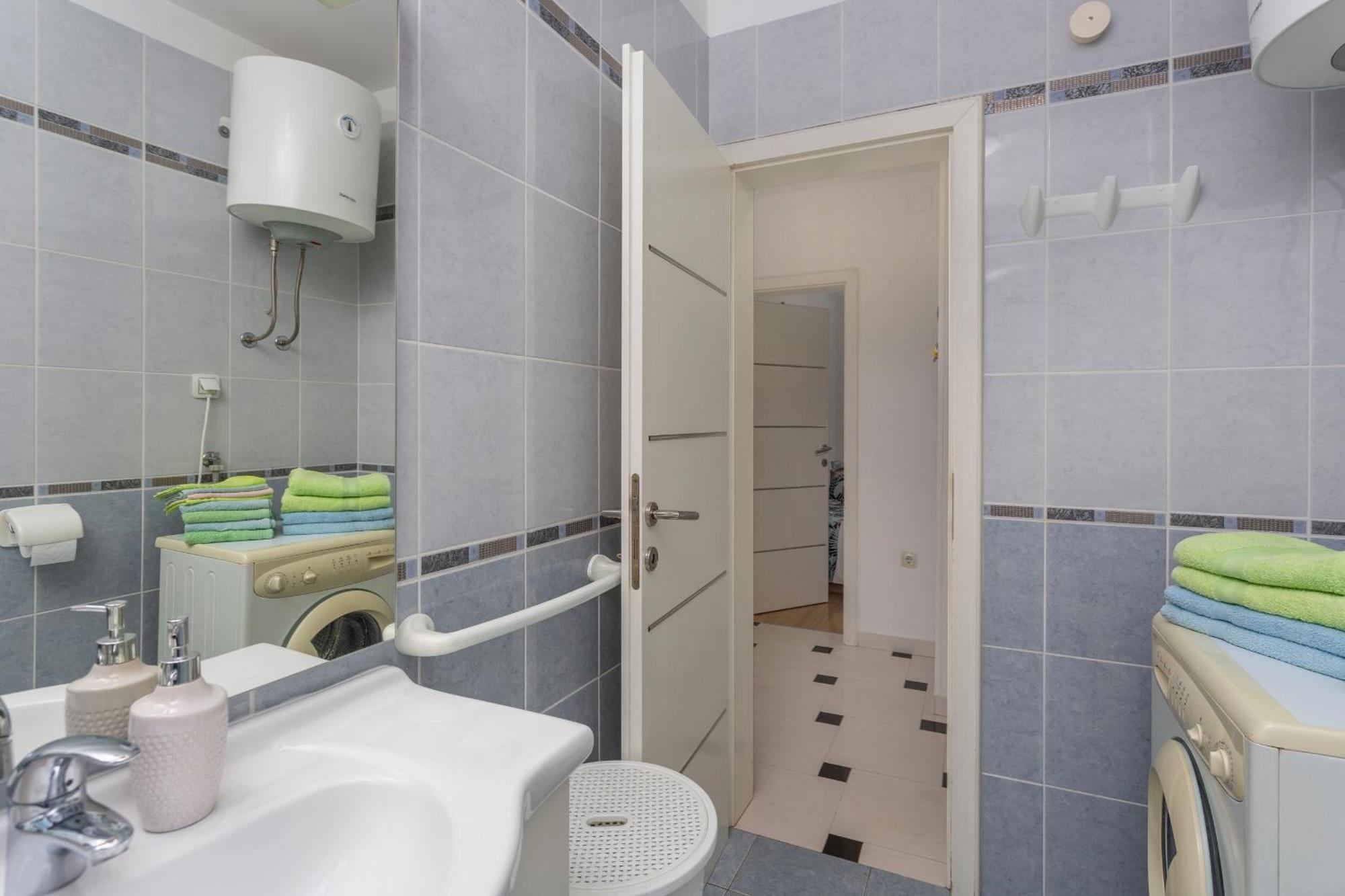 Apartments By The Sea Njivice, Krk - 5296 ห้อง รูปภาพ