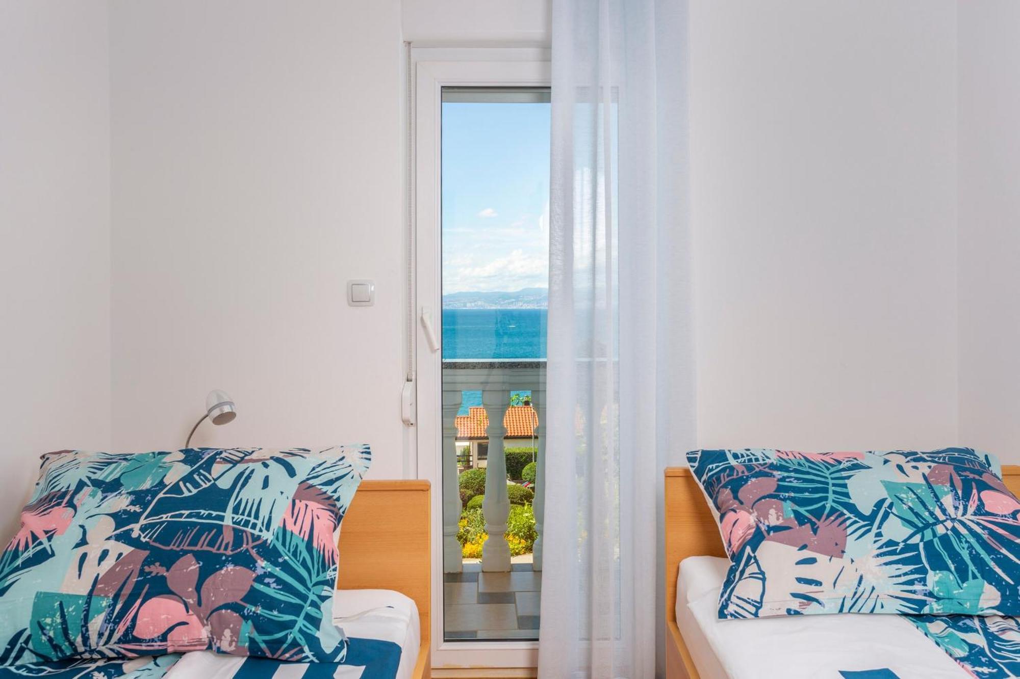 Apartments By The Sea Njivice, Krk - 5296 ห้อง รูปภาพ
