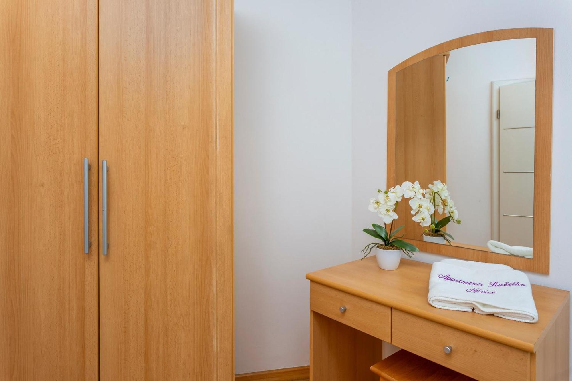 Apartments By The Sea Njivice, Krk - 5296 ห้อง รูปภาพ